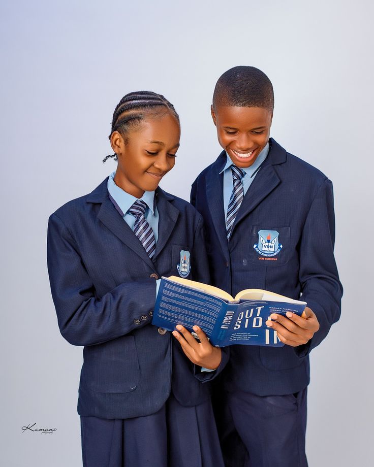 Students collaborating and learning together at Mandela International French School